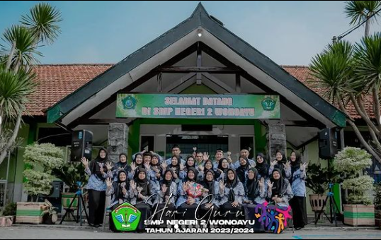 Foto guru guru smpn 2 wonoayu